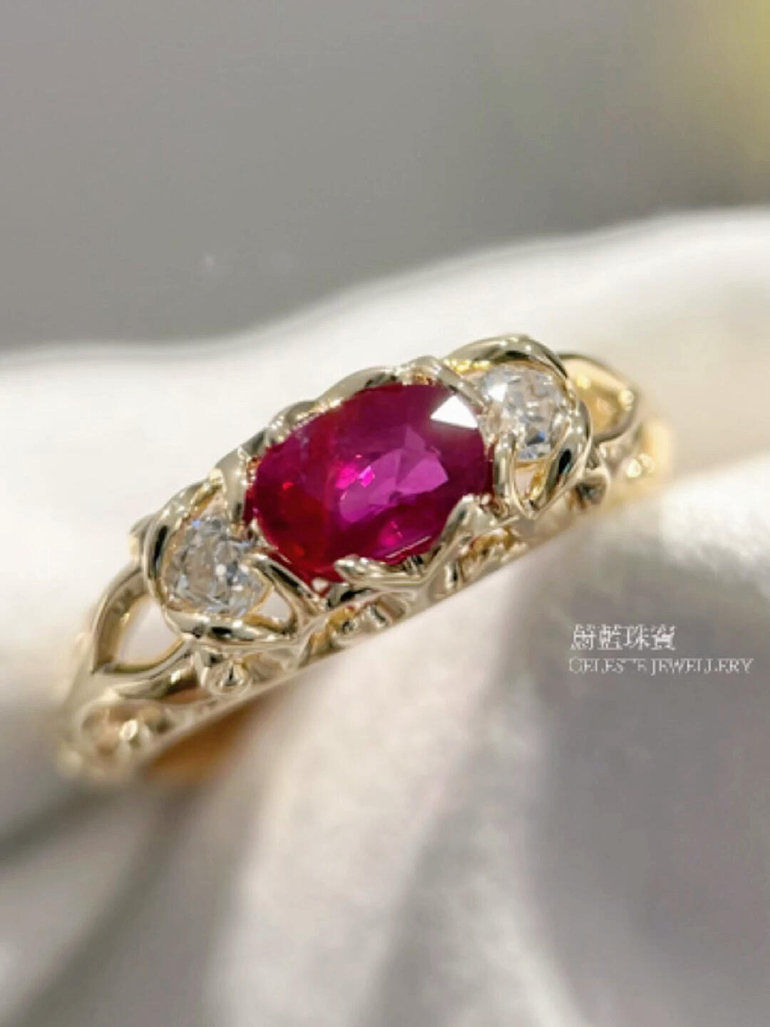 眷写爱情的复古红宝石戒指