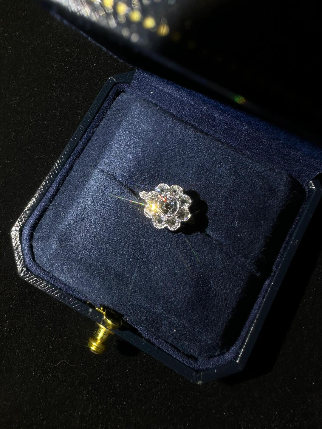 老欧切培育钻太阳花戒指 古董珠宝的优雅