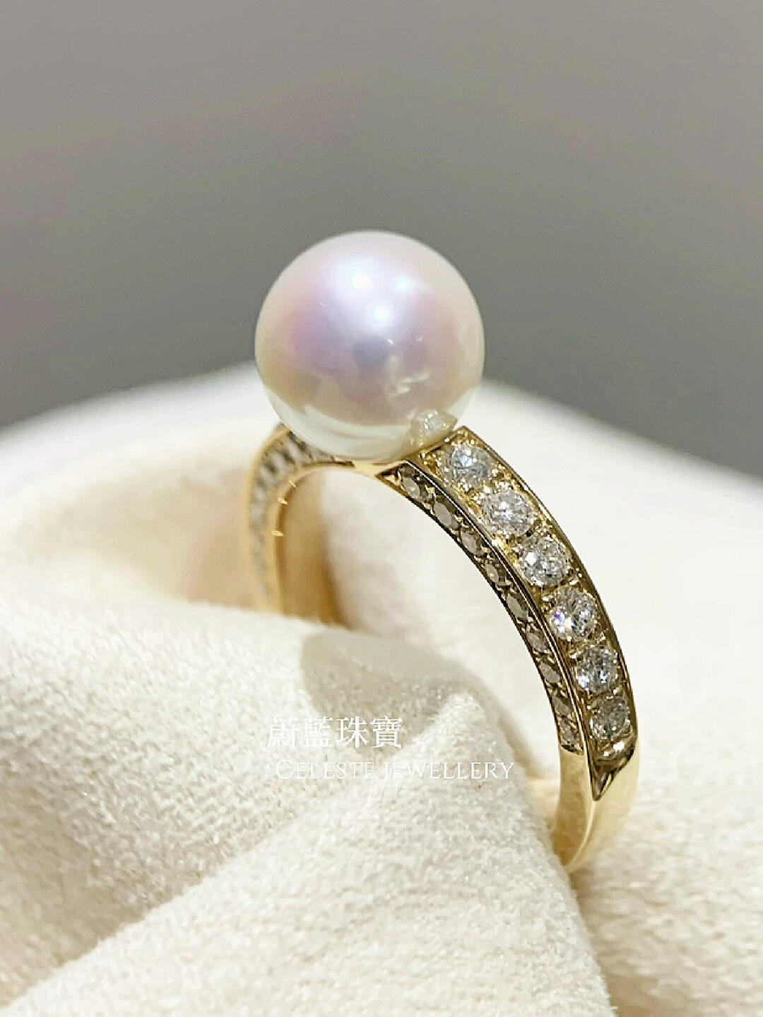 A Soft-Glow Akoya Pearl Ring