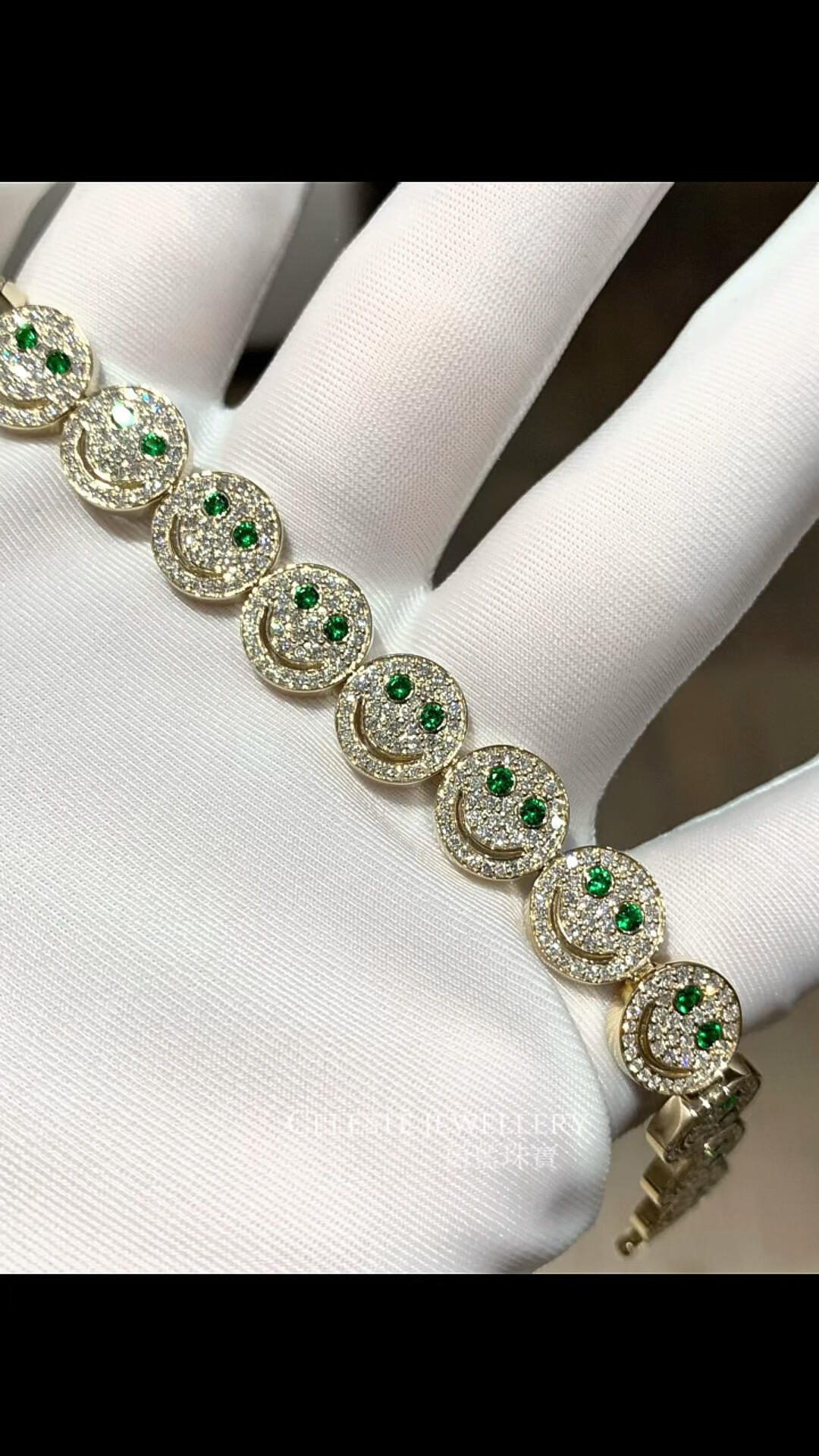 Ultimate jewellery presence smiley face bracelet