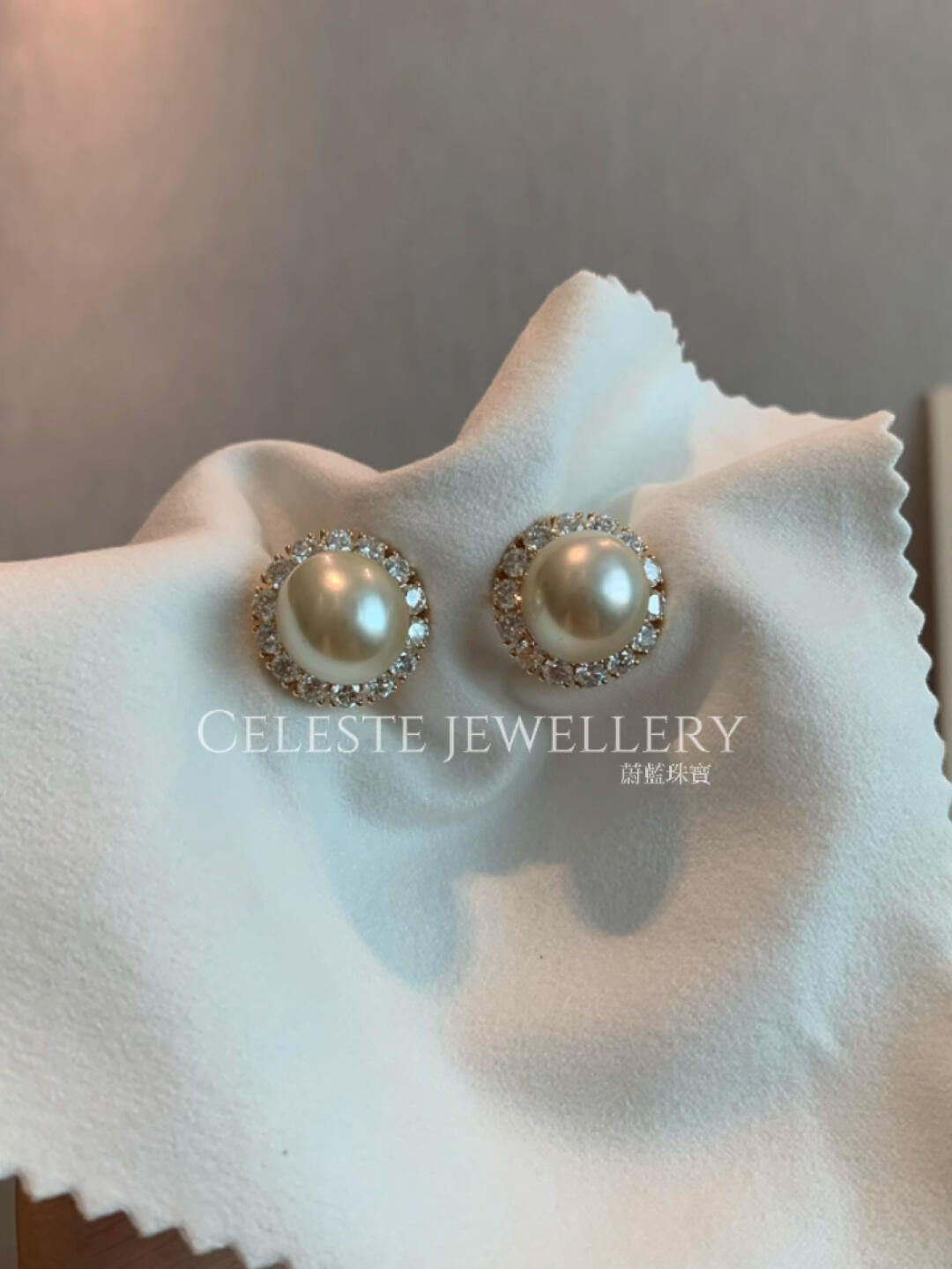 Vintage pearl ear clips earrings