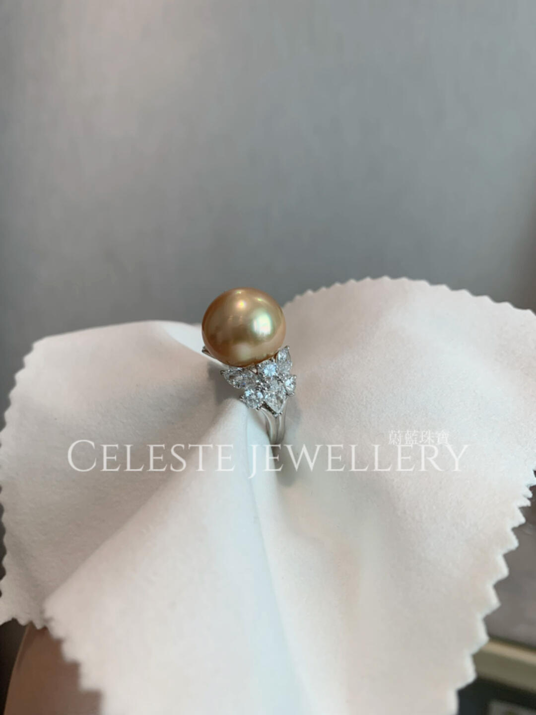 Luxury: a romantic encounter between golden pearls and diamonds brooch