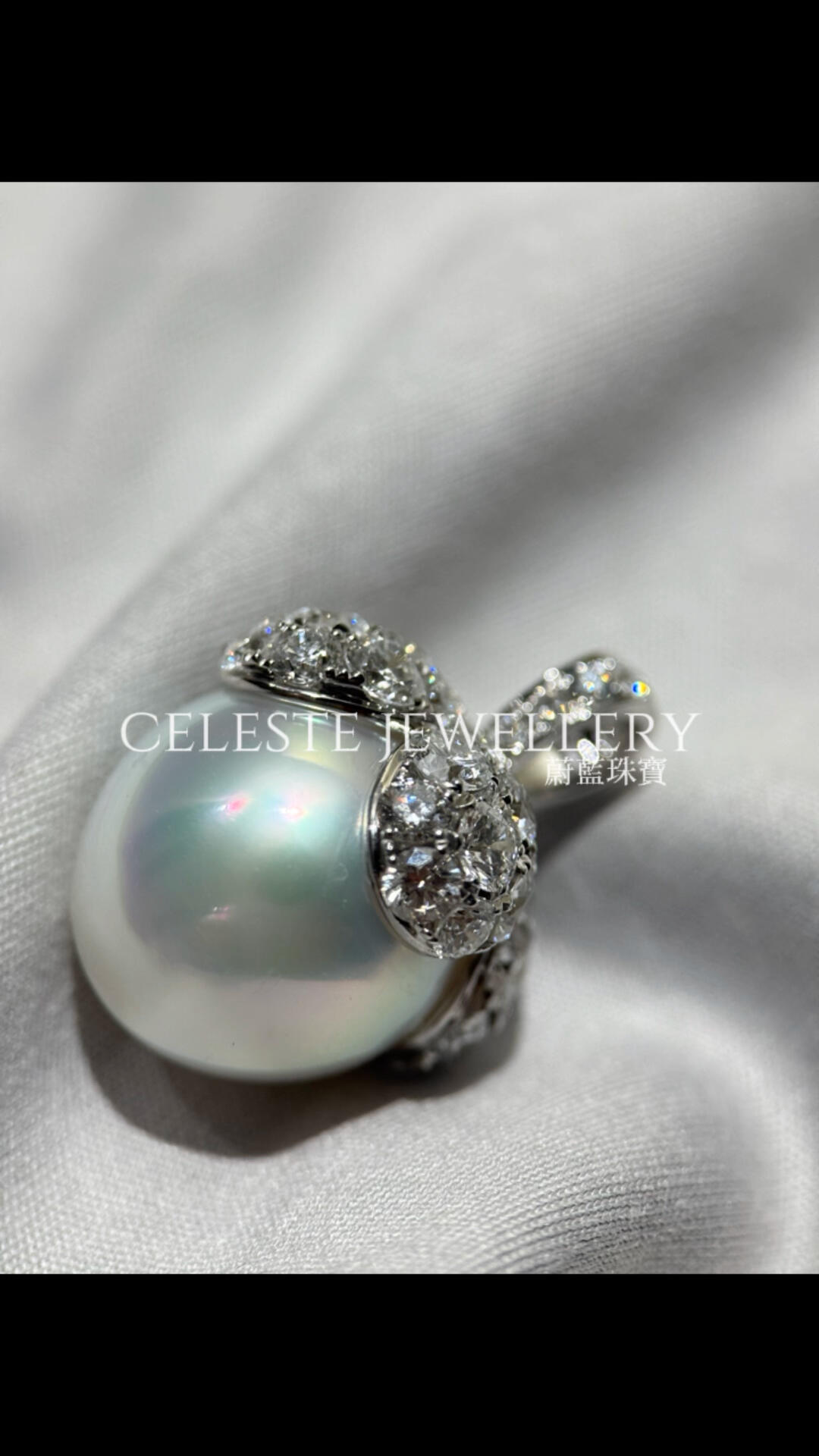 Round and plump mangosteen pendant necklace