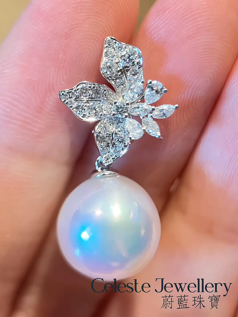 A romance from Paris necklace